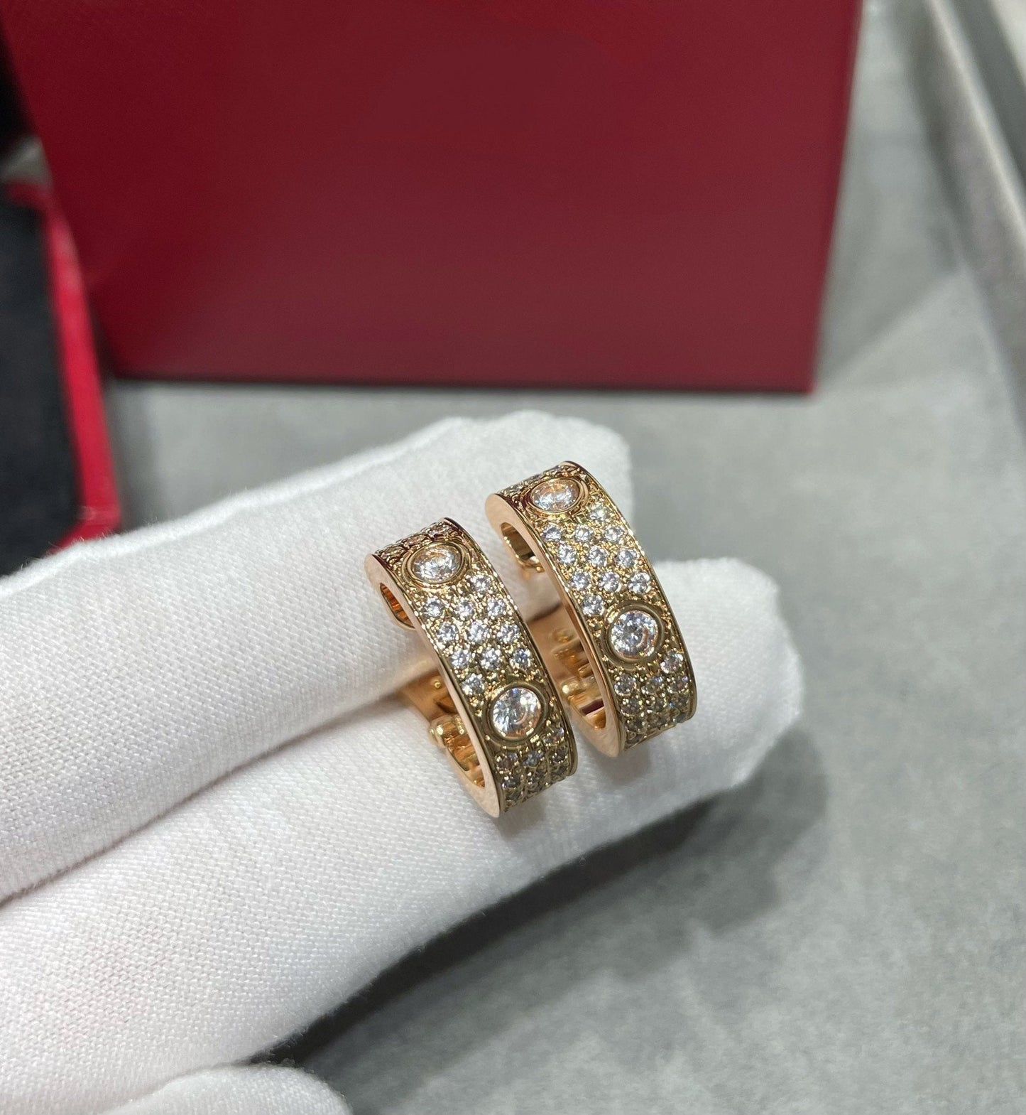 [LUXORA]LOVE 5.5MM DIAMOND PAVED EARRINGS