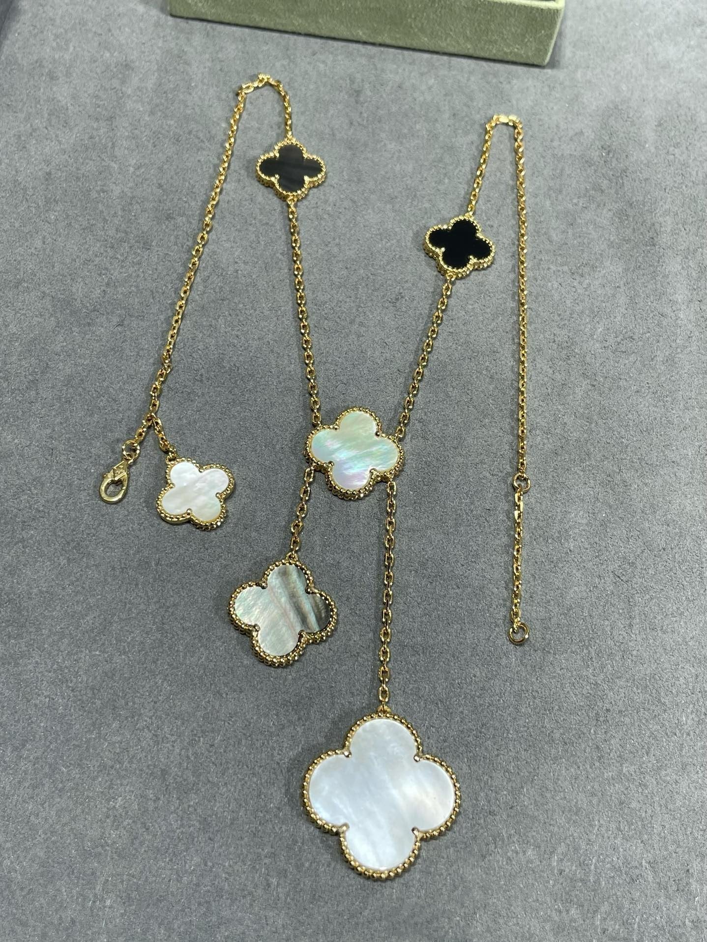 [LUXORA]CLOVER 6 MOTIF MOP ONYX GOLD NECKLACE