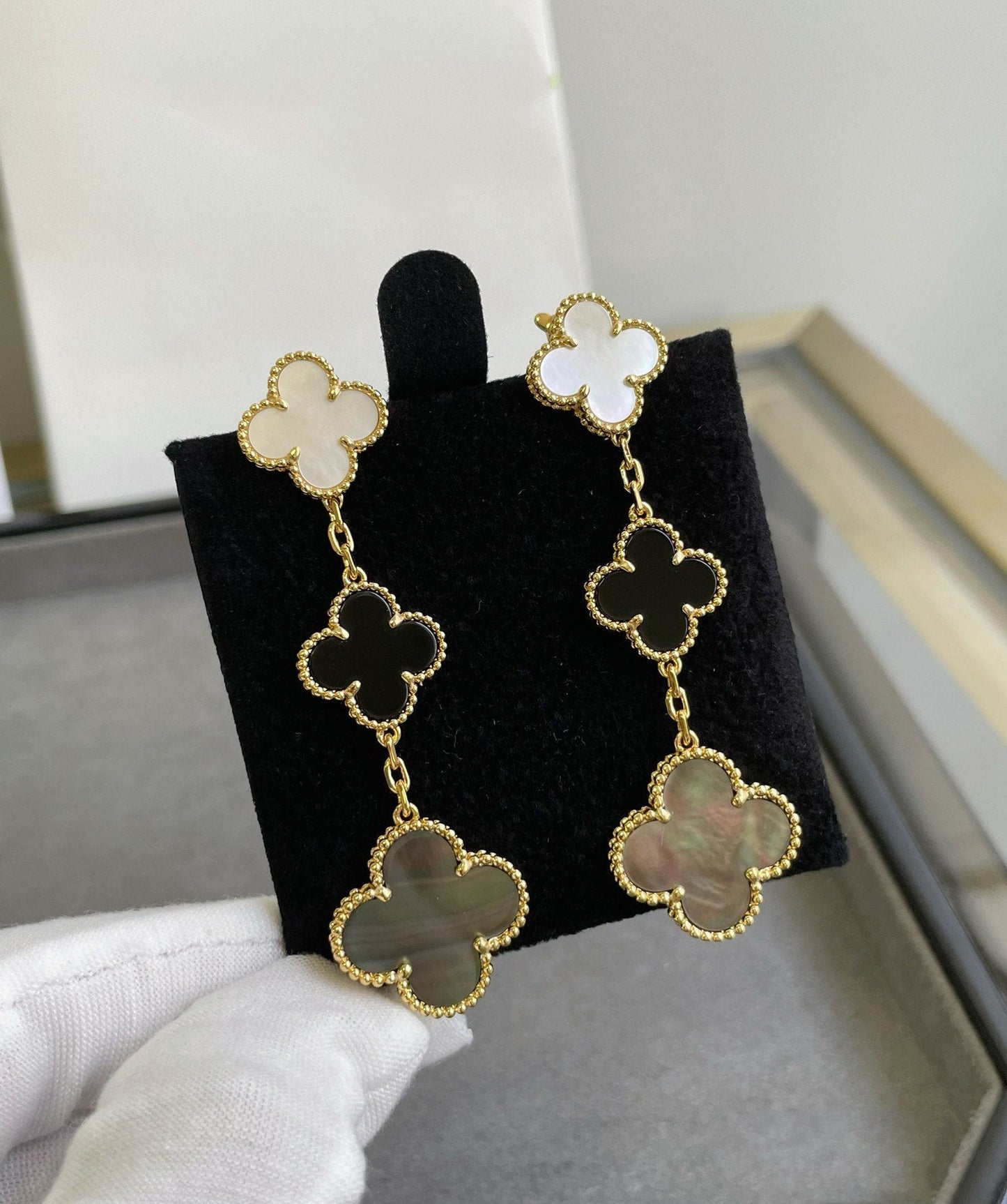 [LUXORA]CLOVER 3 MOTIF MOP ONYX DARK MOP PINK GOLD EARRINGS