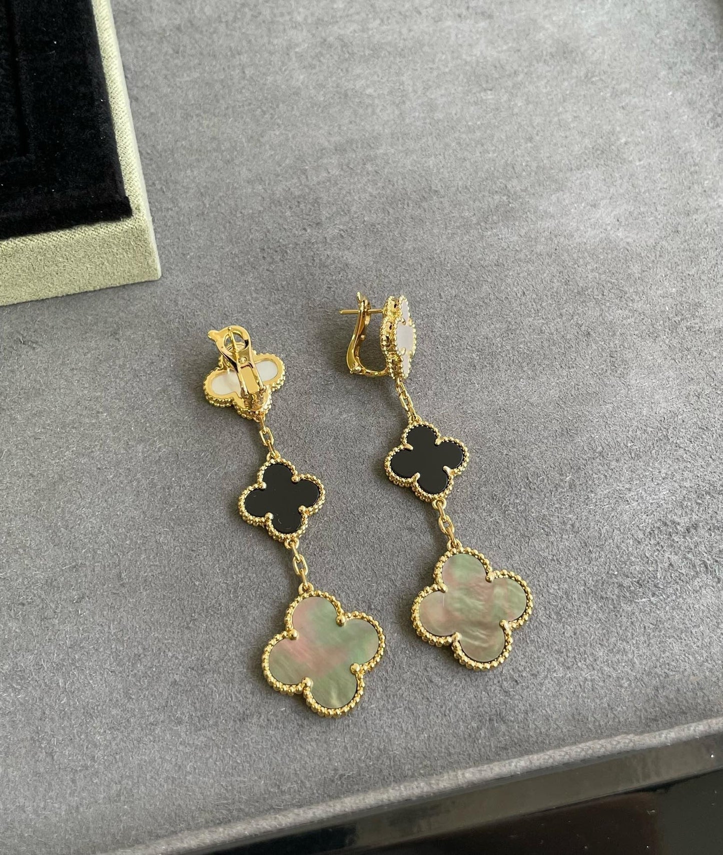 [LUXORA]CLOVER 3 MOTIF MOP ONYX DARK MOP PINK GOLD EARRINGS