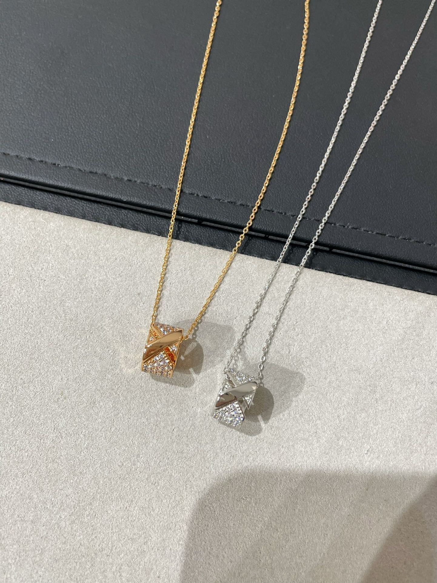 [LUXORA]LIENS EVIDENCE DIAMOND PAVED NECKLACE