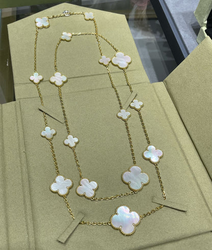 [LUXORA]CLOVER 16 MOTIF WHITE MOP GOLD NECKLACE