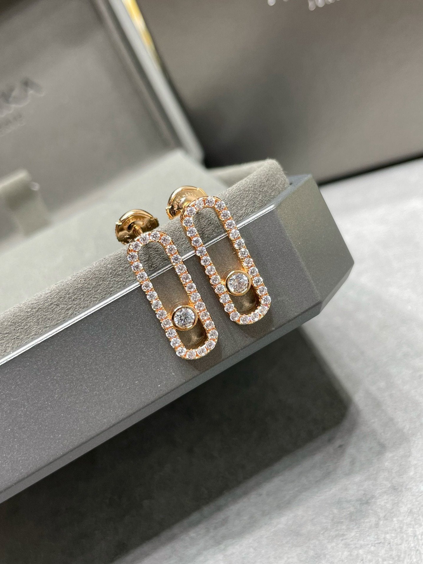 [LUXORA]MOVE UNO STUD DIAMOND PAVED EARRINGS
