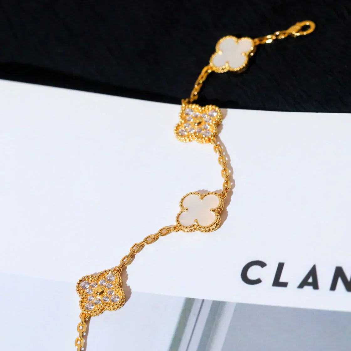 [LUXORA]CLOVER WHITE PEARL MOP 5 MOTIF BRACELET COLLECTION