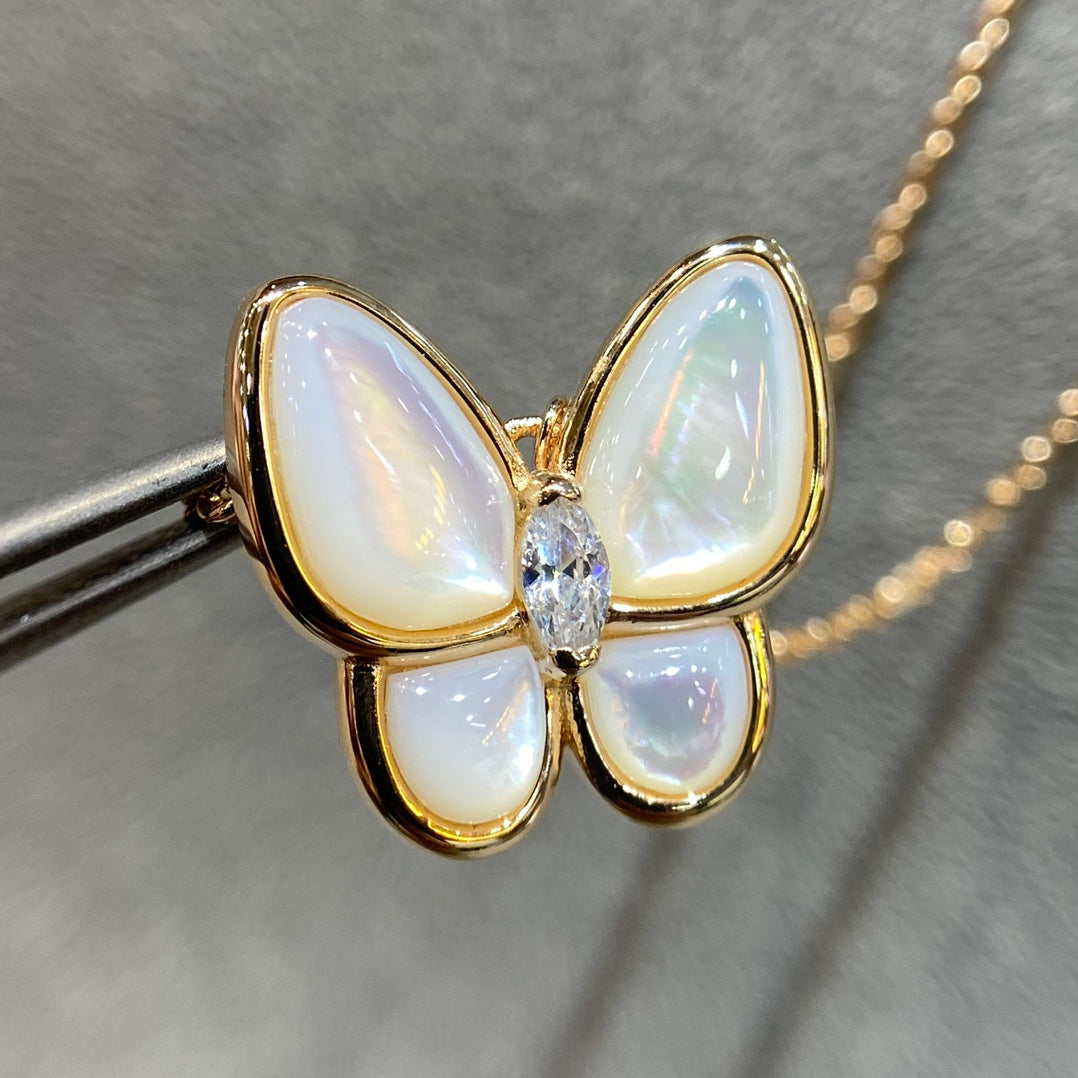 [LUXORA]BUTTERFLY MOP DIAMOND NECKLACE