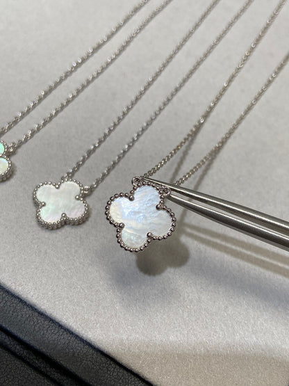 [LUXORA]CLOVER MEDIUM SILVER WHITE MOP NECKLACE