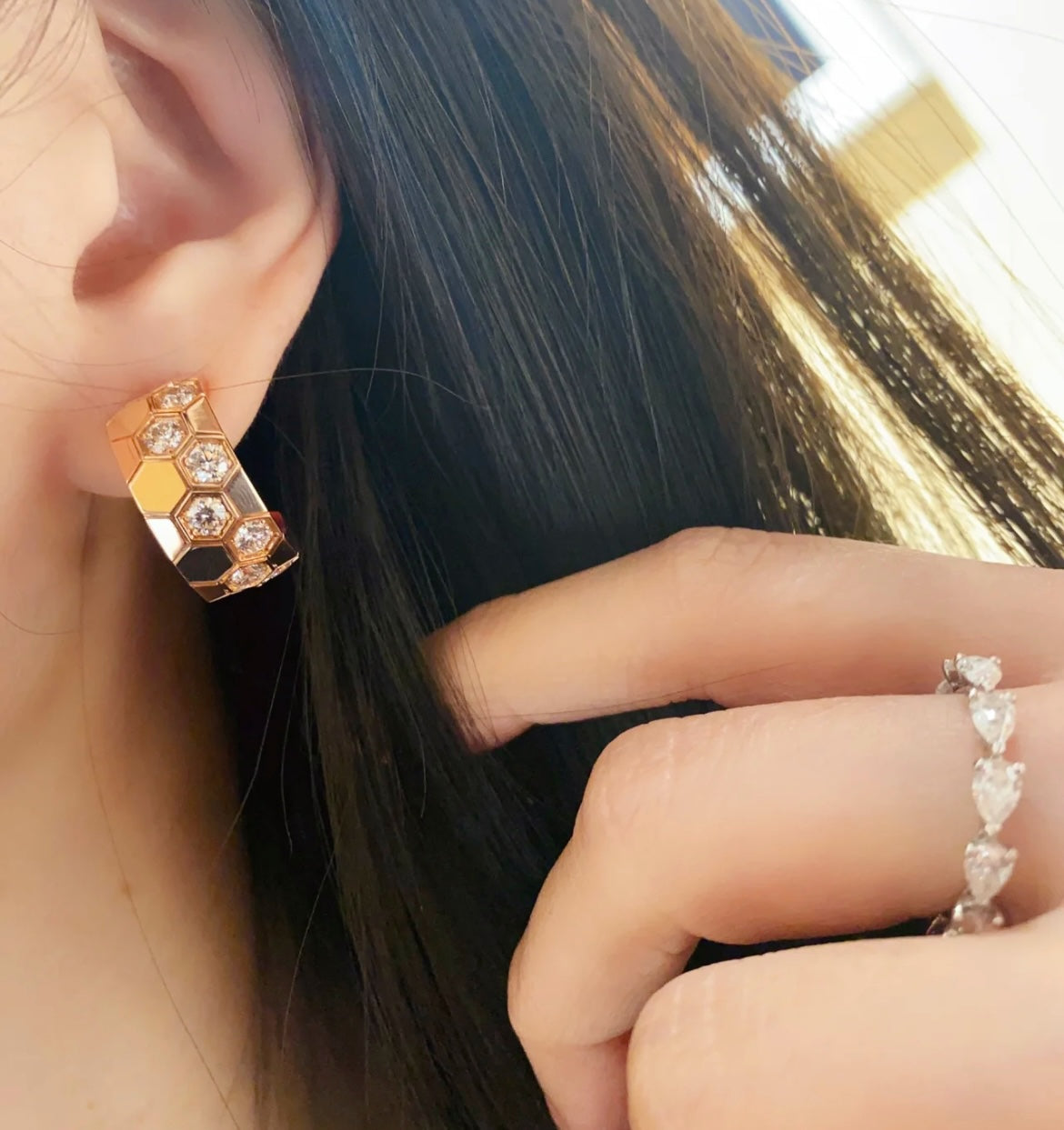 [LUXORA]BEE LOVE DIAMOND HOOP EARRINGS