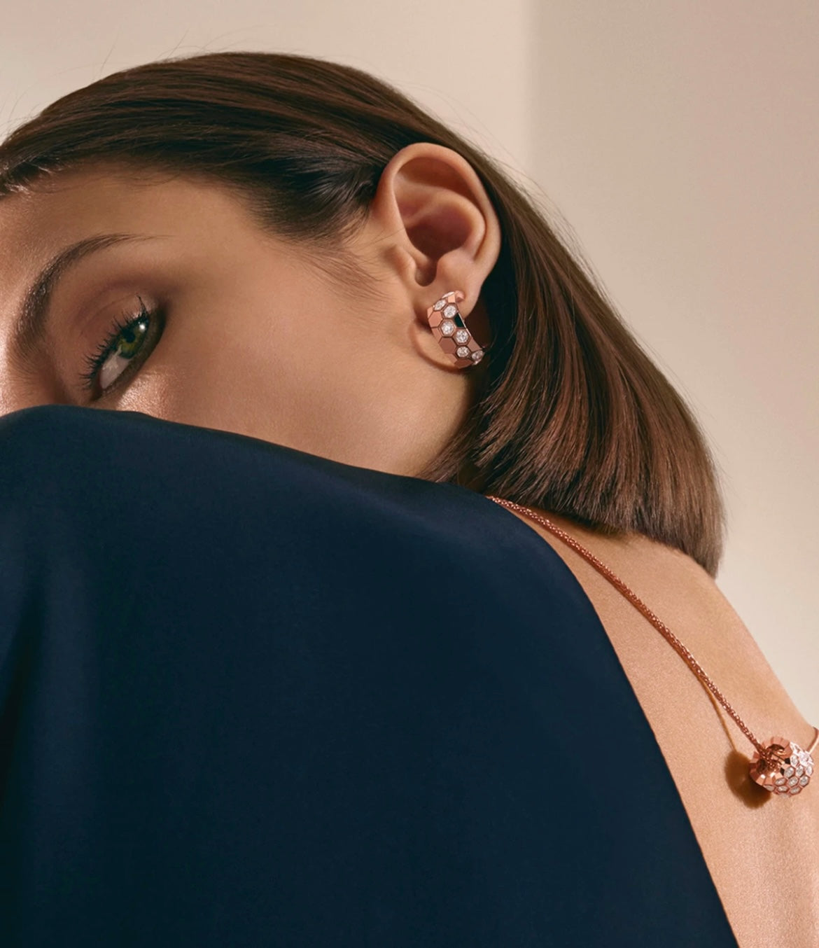 [LUXORA]BEE LOVE DIAMOND HOOP EARRINGS