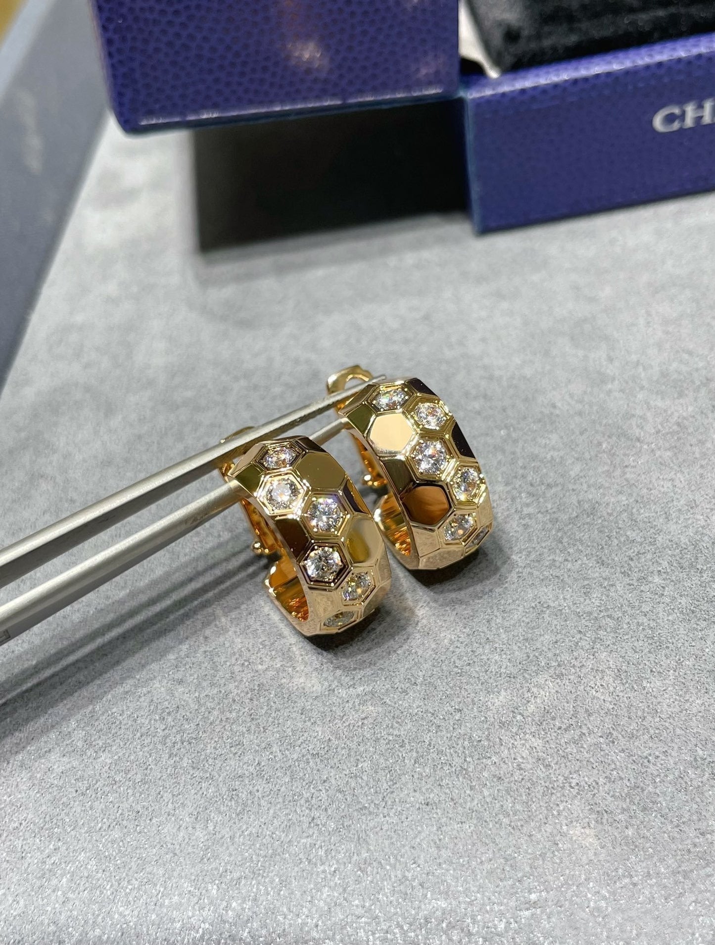 [LUXORA]BEE LOVE DIAMOND HOOP EARRINGS