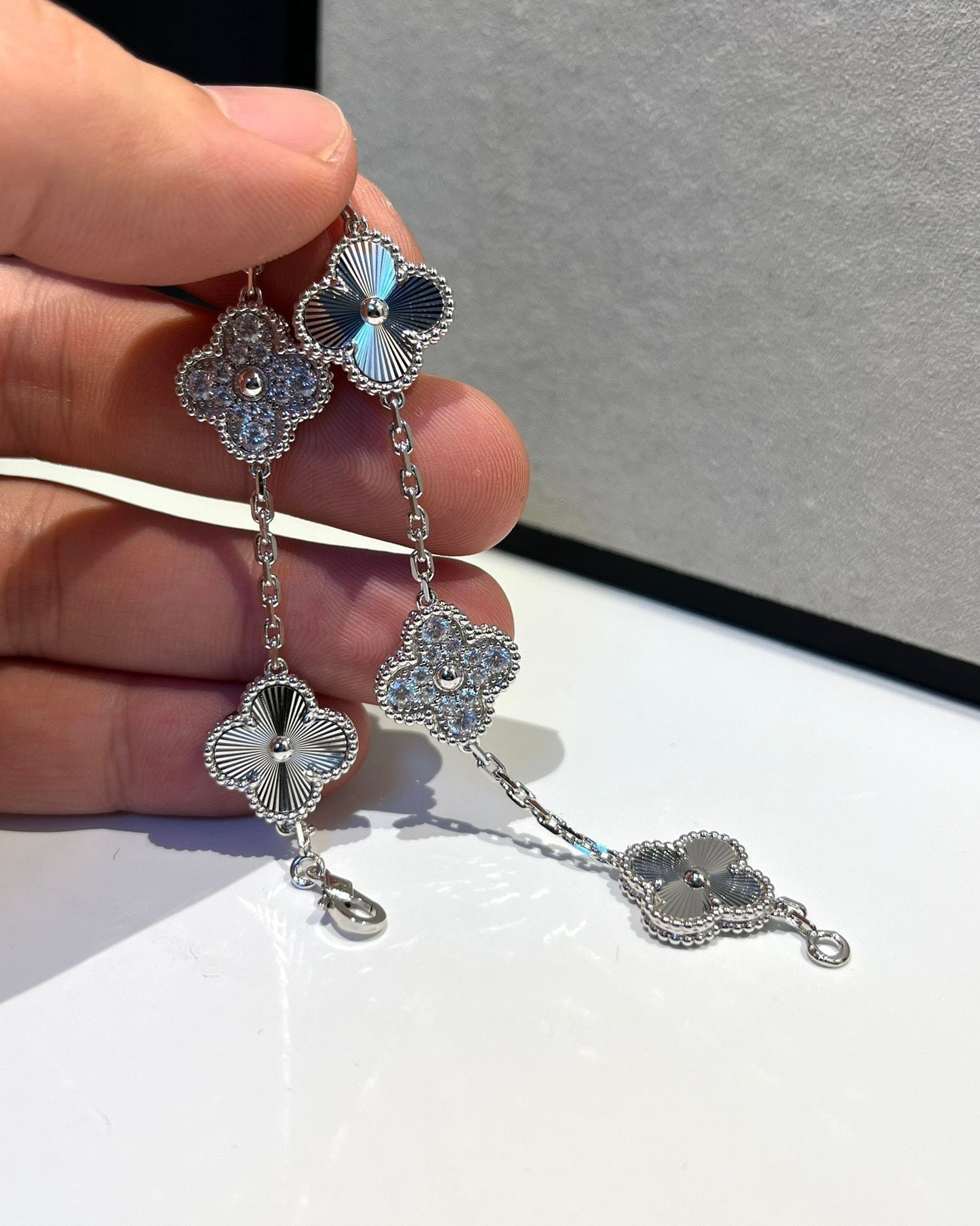 [LUXORA] CLOVER 5 MOTIF LASER BRACELET COLLECTION