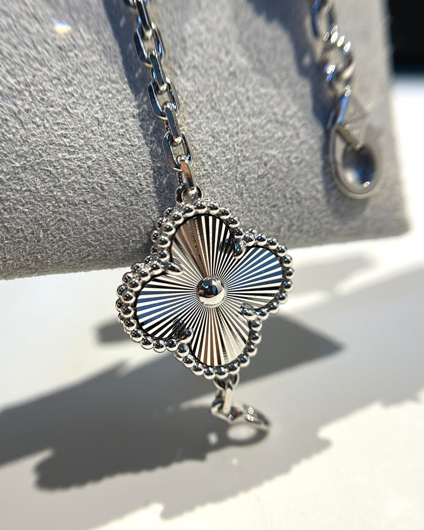 [LUXORA] CLOVER 5 MOTIF LASER BRACELET COLLECTION