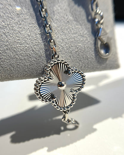 [LUXORA] CLOVER 5 MOTIF LASER BRACELET COLLECTION
