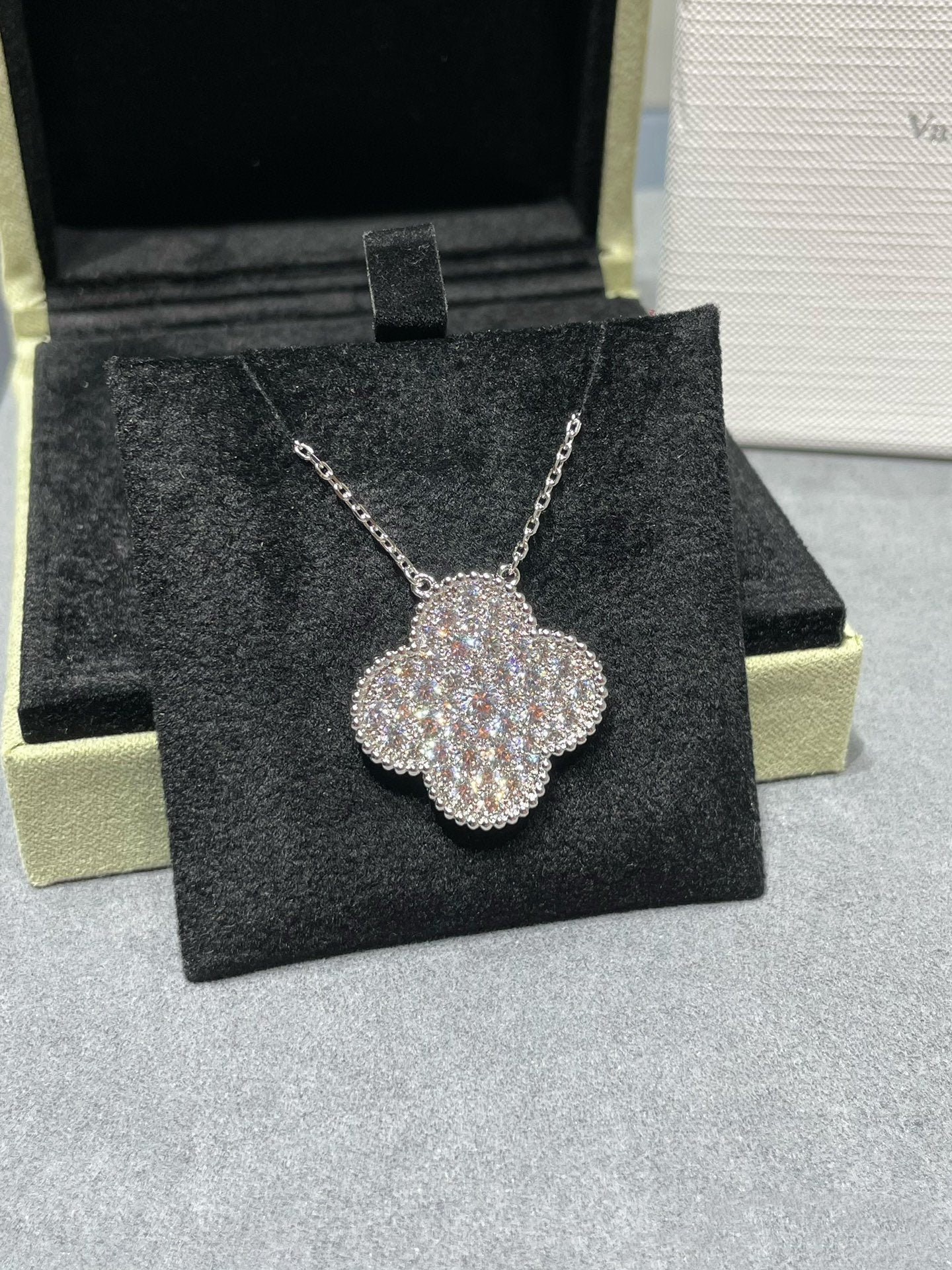 [LUXORA]CLOVER 25MM LARGE PENDANT DIAMOND PAVED SILVER NECKLACE