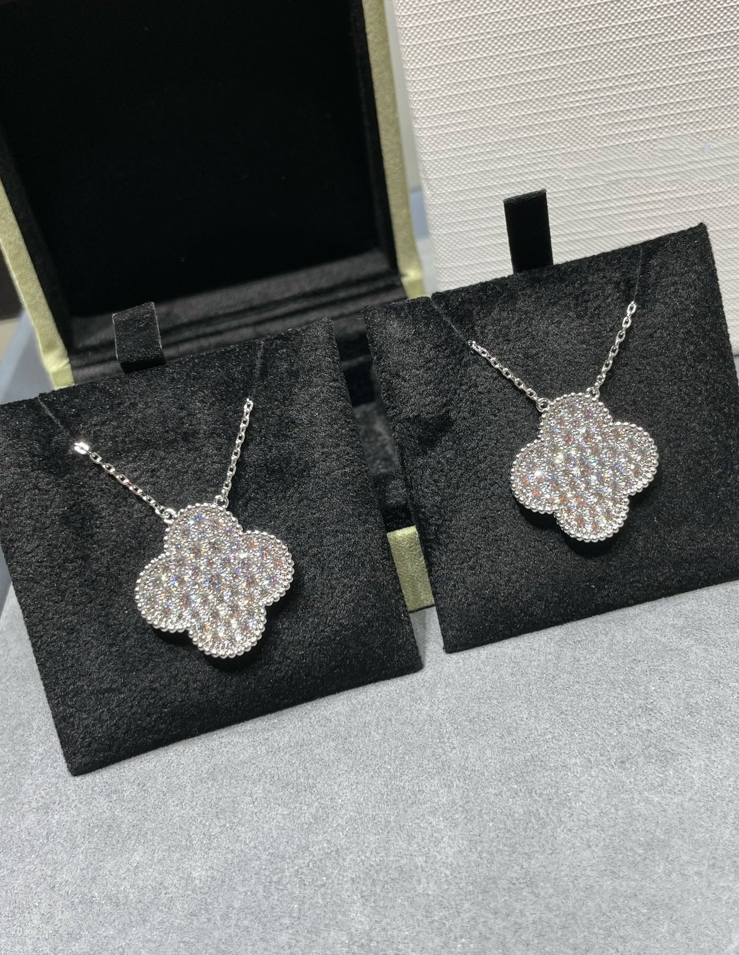 [LUXORA]CLOVER 25MM LARGE PENDANT DIAMOND PAVED SILVER NECKLACE