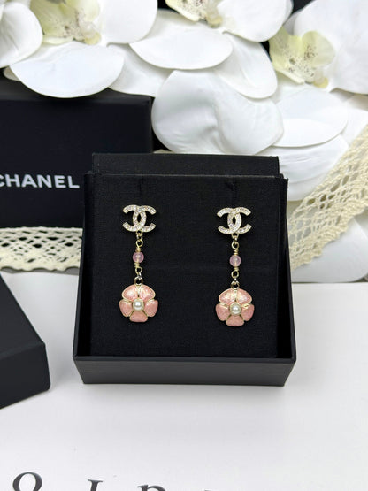 [LUXORA]26C Pink Camellia Enamel Pendant with Double C Earrings
