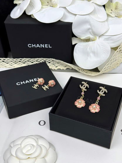 [LUXORA]26C Pink Camellia Enamel Pendant with Double C Earrings