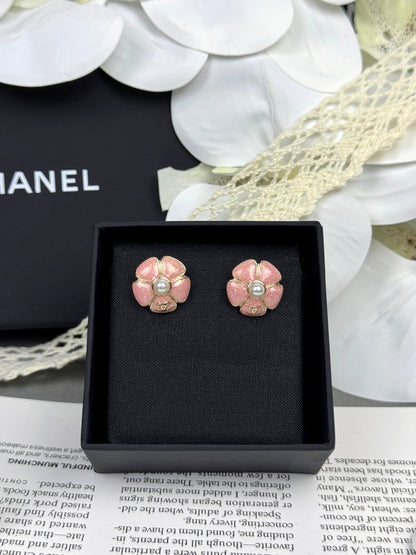[LUXORA]26C Pink Camellia Pearl Enamel Stud Earrings