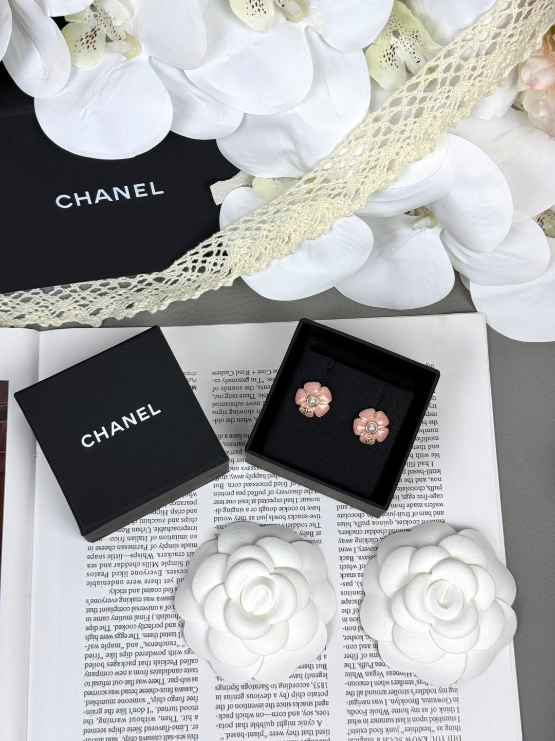 [LUXORA]26C Pink Camellia Pearl Enamel Stud Earrings