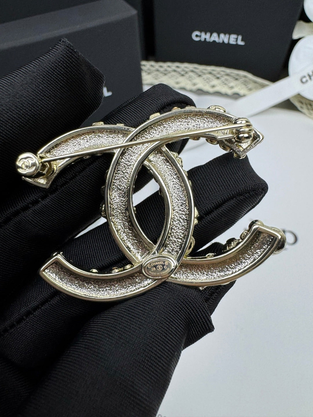 [LUXORA]26C Pink-White Enamel Ice Cream Cone Double C Brooch