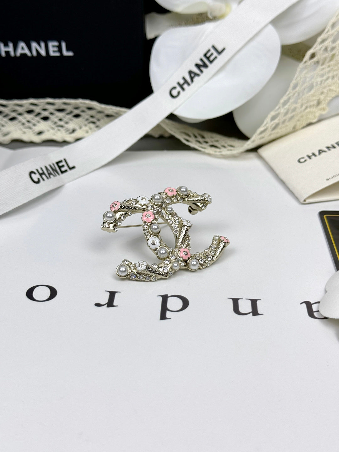 [LUXORA]26C Pink-White Enamel Ice Cream Cone Double C Brooch