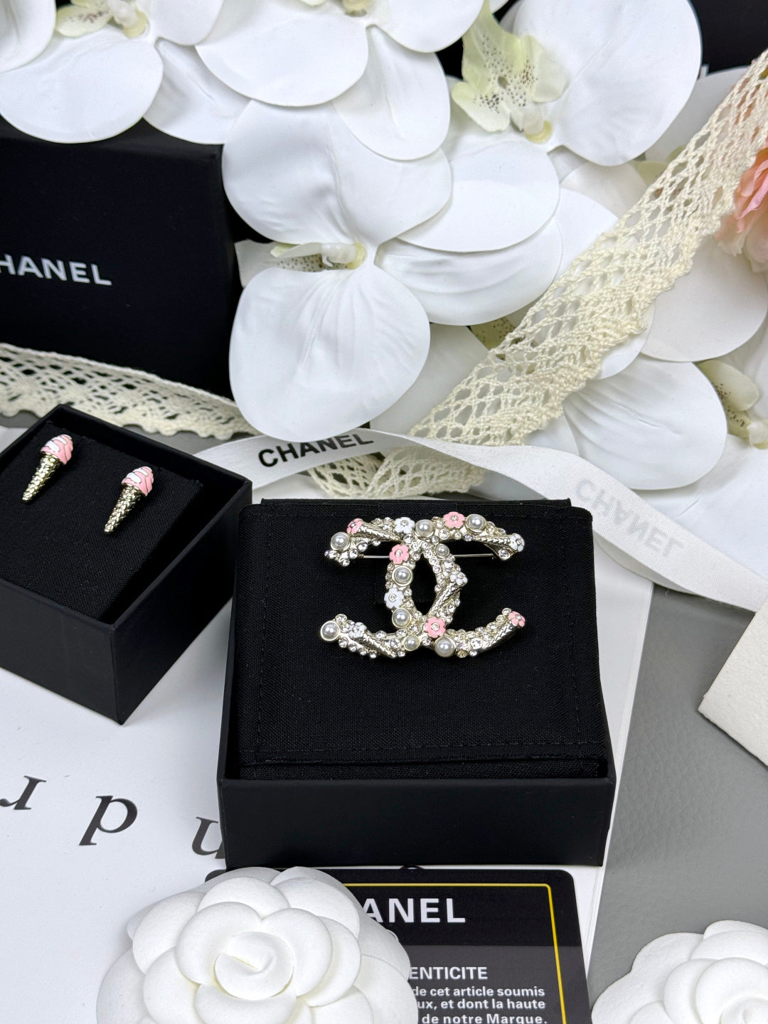 [LUXORA]26C Pink-White Enamel Ice Cream Cone Double C Brooch