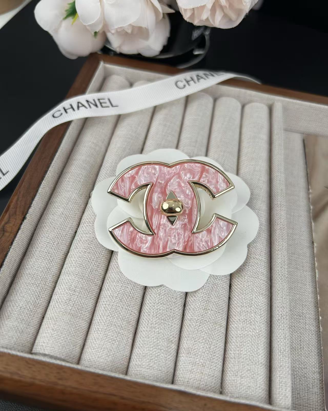 [LUXORA]Pink Resin Classic Brooch 5cm