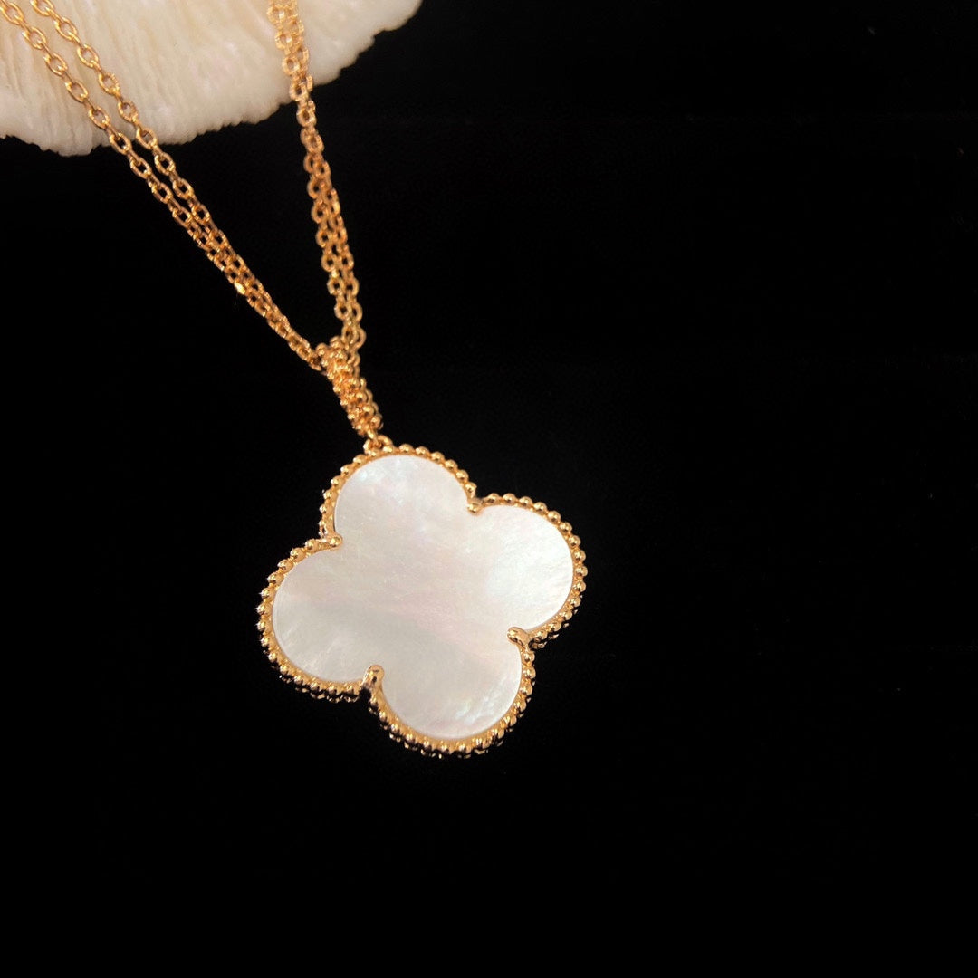 [LUXORA]CLOVER 25MM MOP LARGE PENDANT NECKLACE