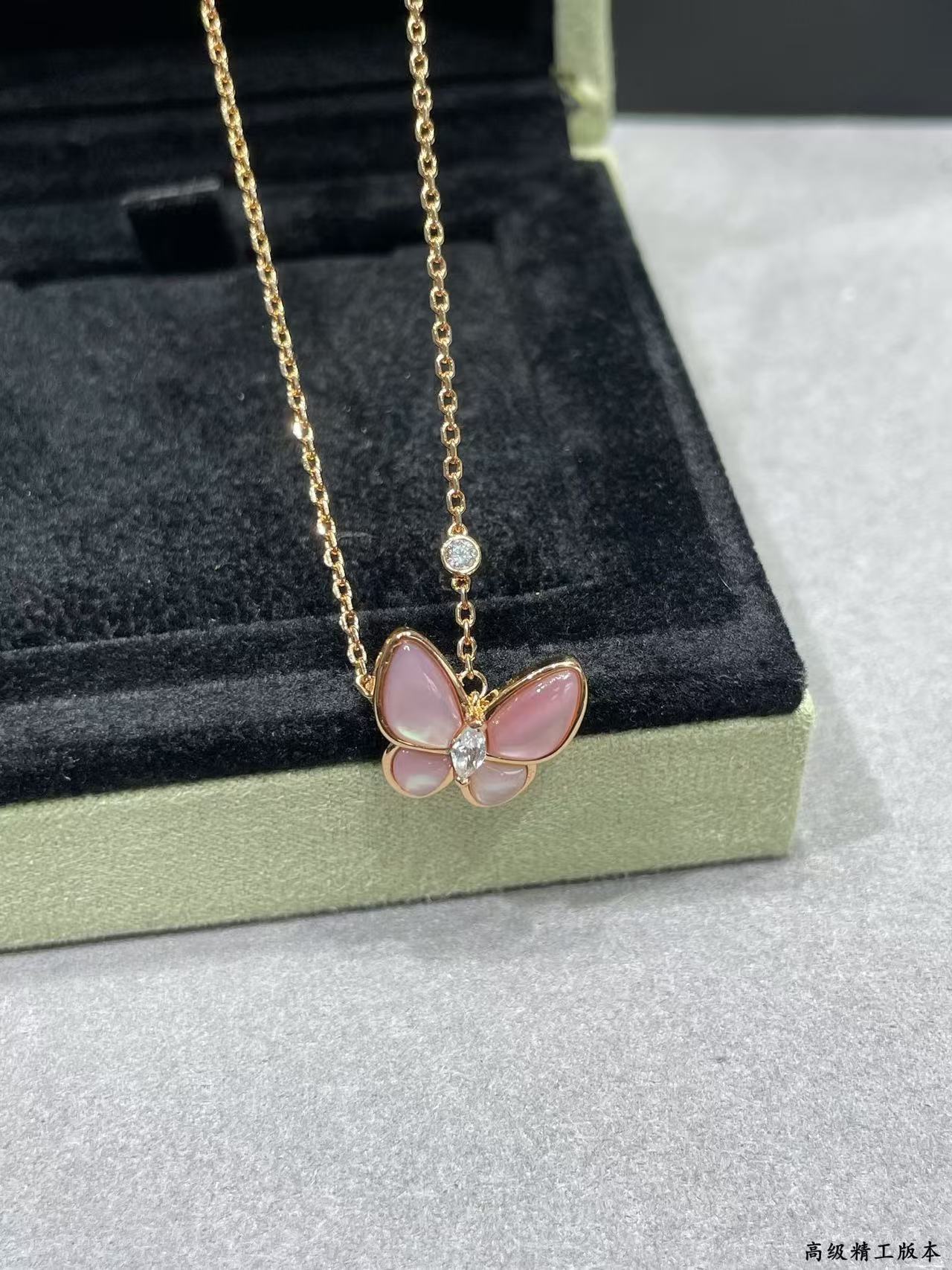 [LUXORA]BUTTERFLY PINK MOTHER-OF-PEARL DIAMOND NECKLACE