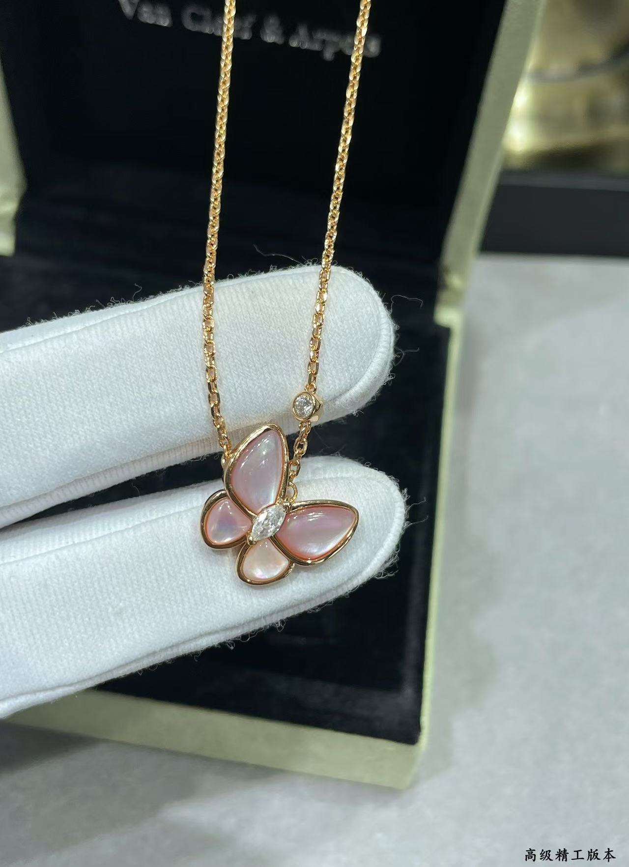 [LUXORA]BUTTERFLY PINK MOTHER-OF-PEARL DIAMOND NECKLACE