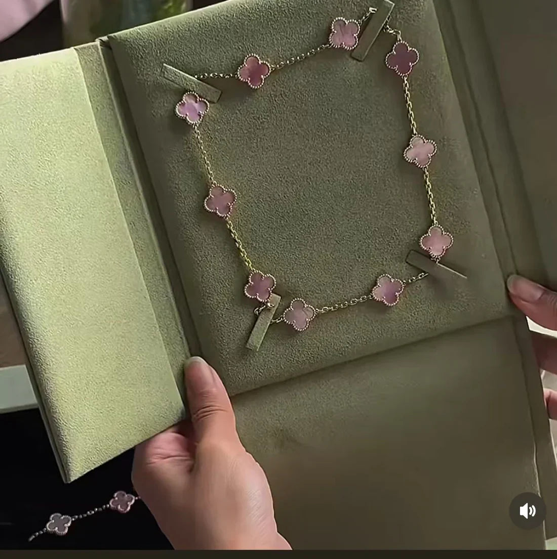 [LUXORA Jewellery] Pink Necklace with Ten Clover Designs