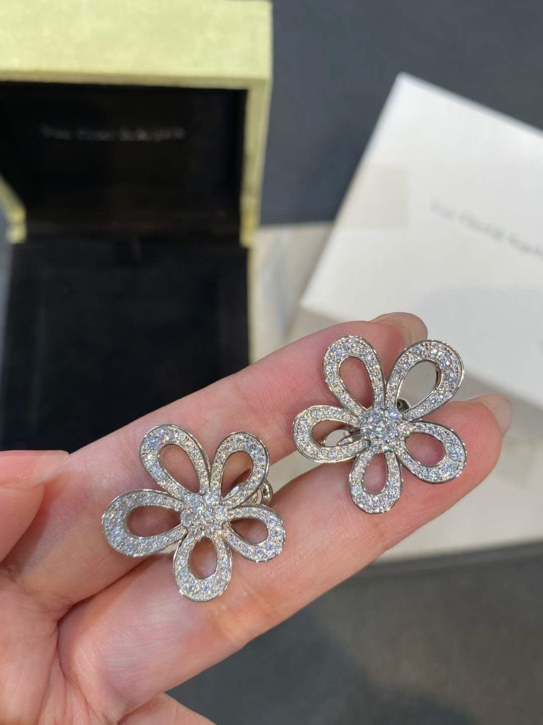 [LUXORA]FLOWERLACE EARRINGS FULL DIAMONDS