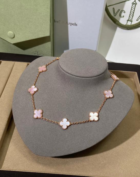 [LUXORA Jewellery] Pink Necklace with Ten Clover Designs