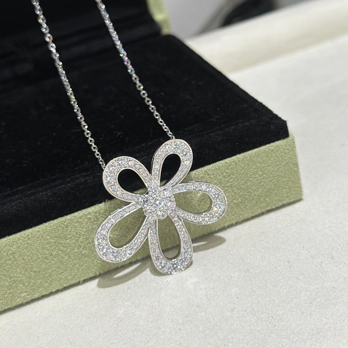 [LUXORA]FLOWERLACE NECKLACE FULL DIAMONDS