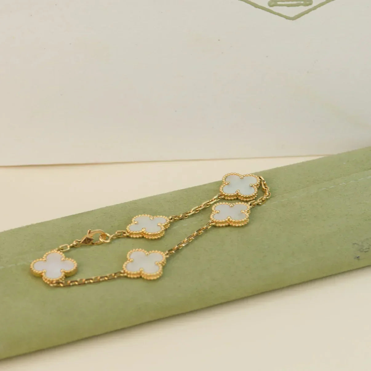 [LUXORA]CLOVER WHITE PEARL MOP 5 MOTIF BRACELET COLLECTION