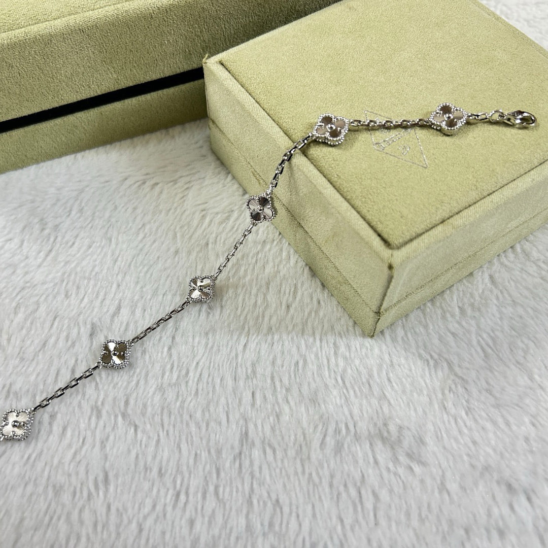 [LUXORA]CLOVER 6 MOTIF DIAMOND BRACELET