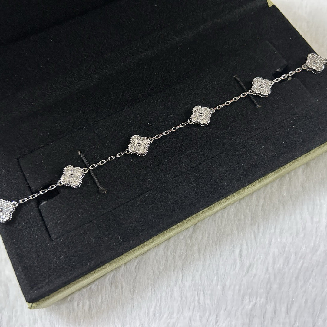[LUXORA]CLOVER 6 MOTIF DIAMOND BRACELET