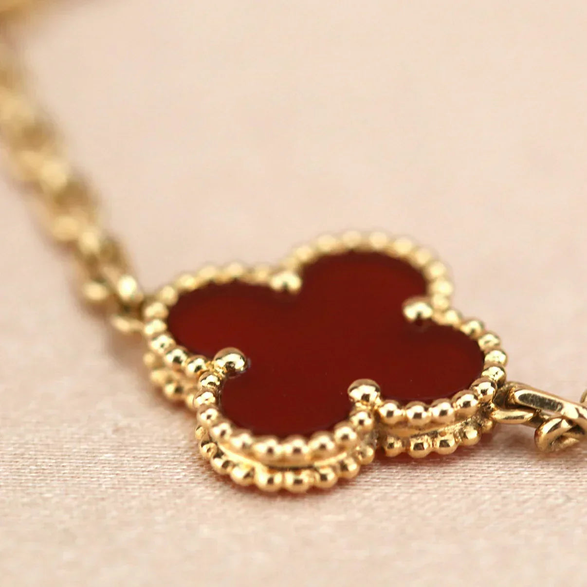 [LUXORA] CLOVER 5 MOTIF RED CORNELIAN BRACELET COLLECTION