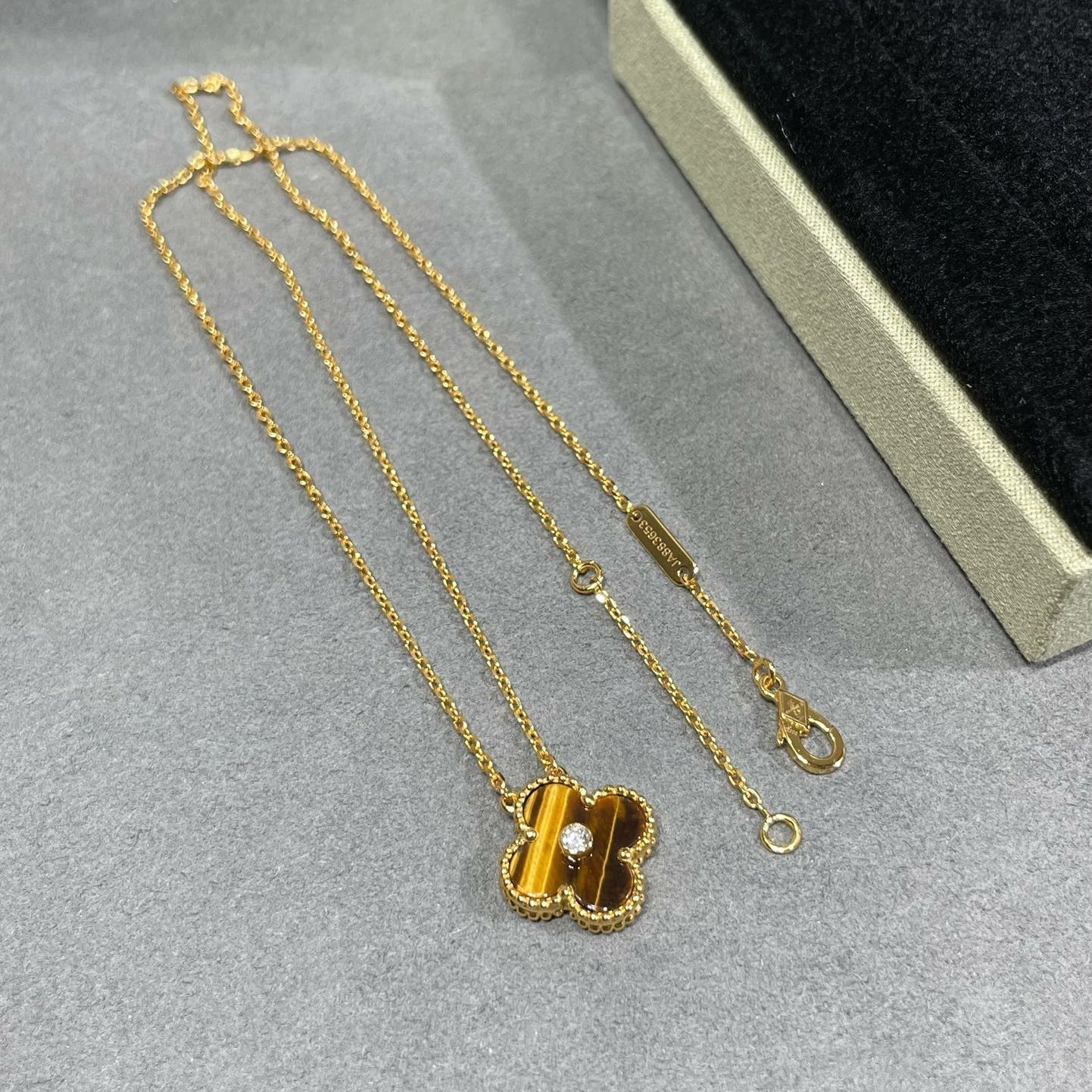 [LUXORA]CLOVER 15MM DIAMOND AND YELLOW TIGER'S EYE AGATE necklace