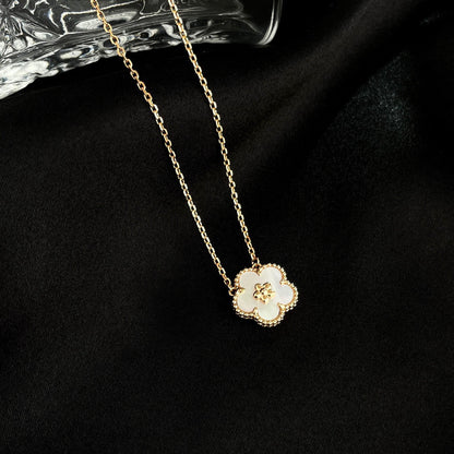 [LUXORA]LUCKY  WHITE MOP  PLUM BLOSSOM NECKLACE
