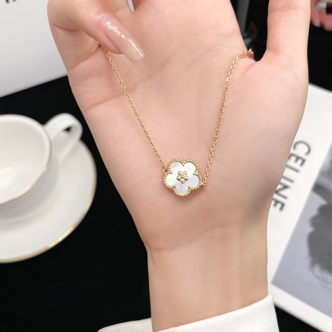 [LUXORA]LUCKY WHITE MOP PLUM BLOSSOM  BRACELET