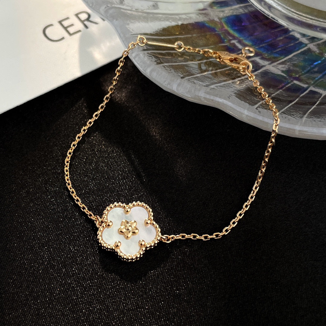 [LUXORA]LUCKY WHITE MOP PLUM BLOSSOM  BRACELET