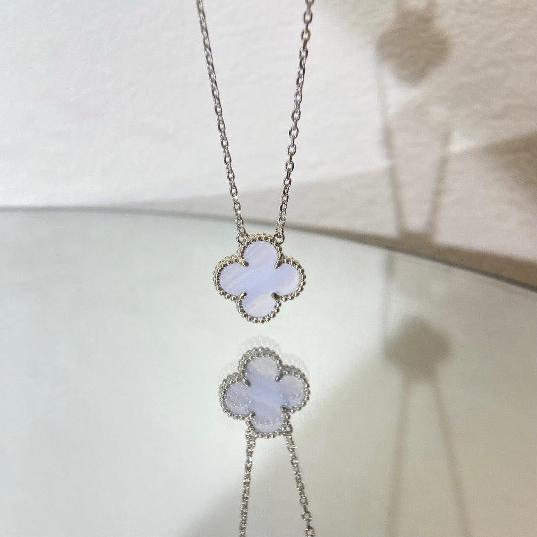 [LUXORA]CLOVER 15MM BLUE CHALCEDONY NECKLACE SILVER