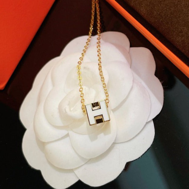 [LUXORA]H WHITE SQUARE GOLD NECKLACE