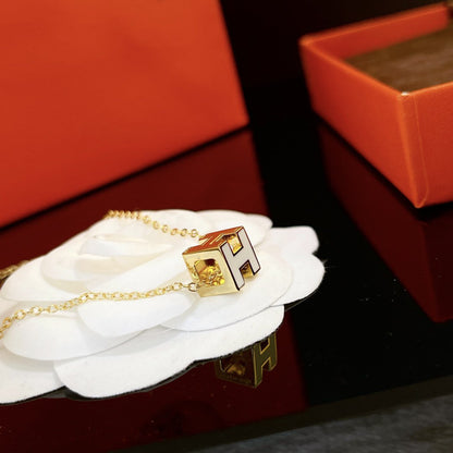 [LUXORA]H WHITE SQUARE GOLD NECKLACE