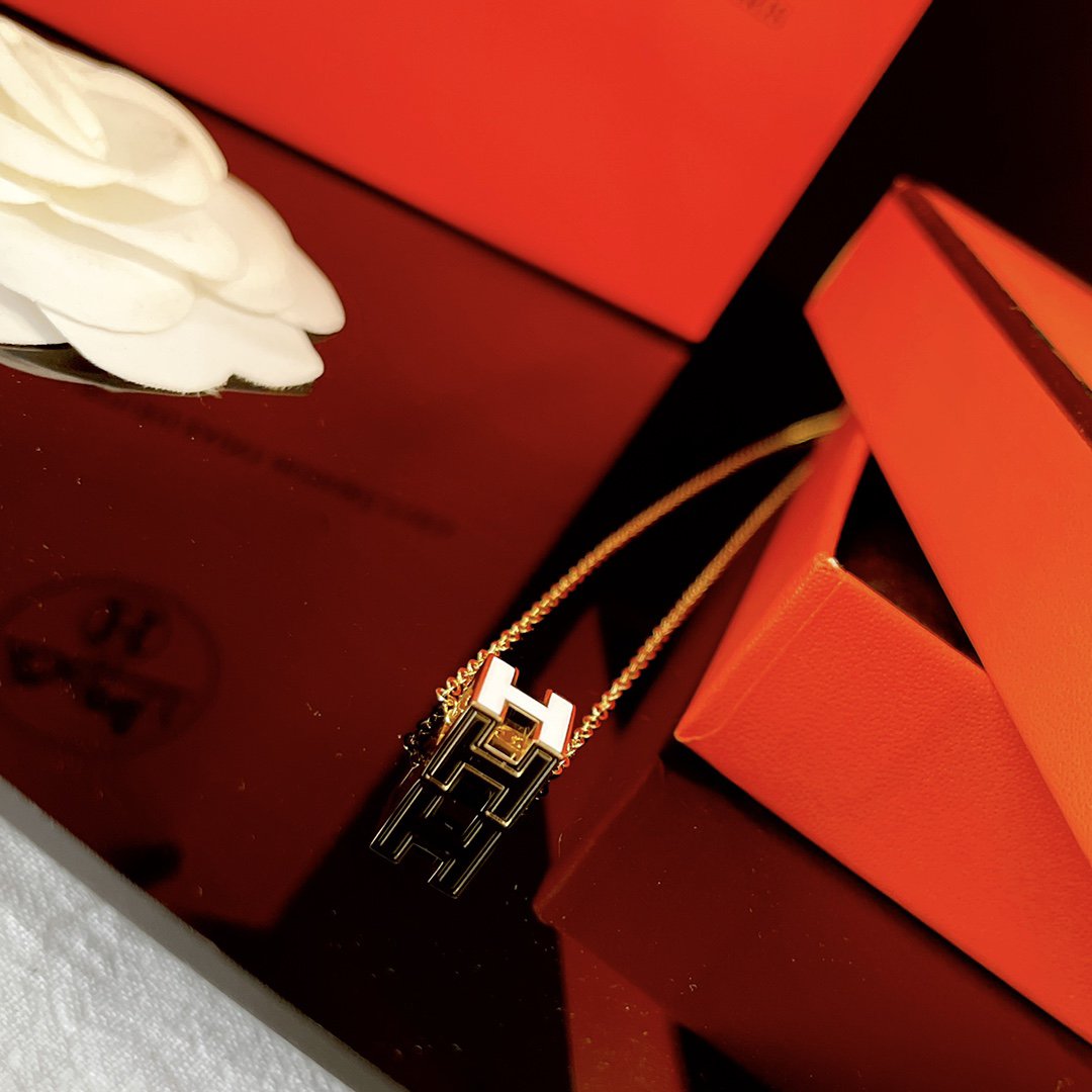 [LUXORA]H WHITE SQUARE GOLD NECKLACE