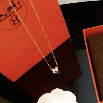 [LUXORA]H WHITE SQUARE GOLD NECKLACE