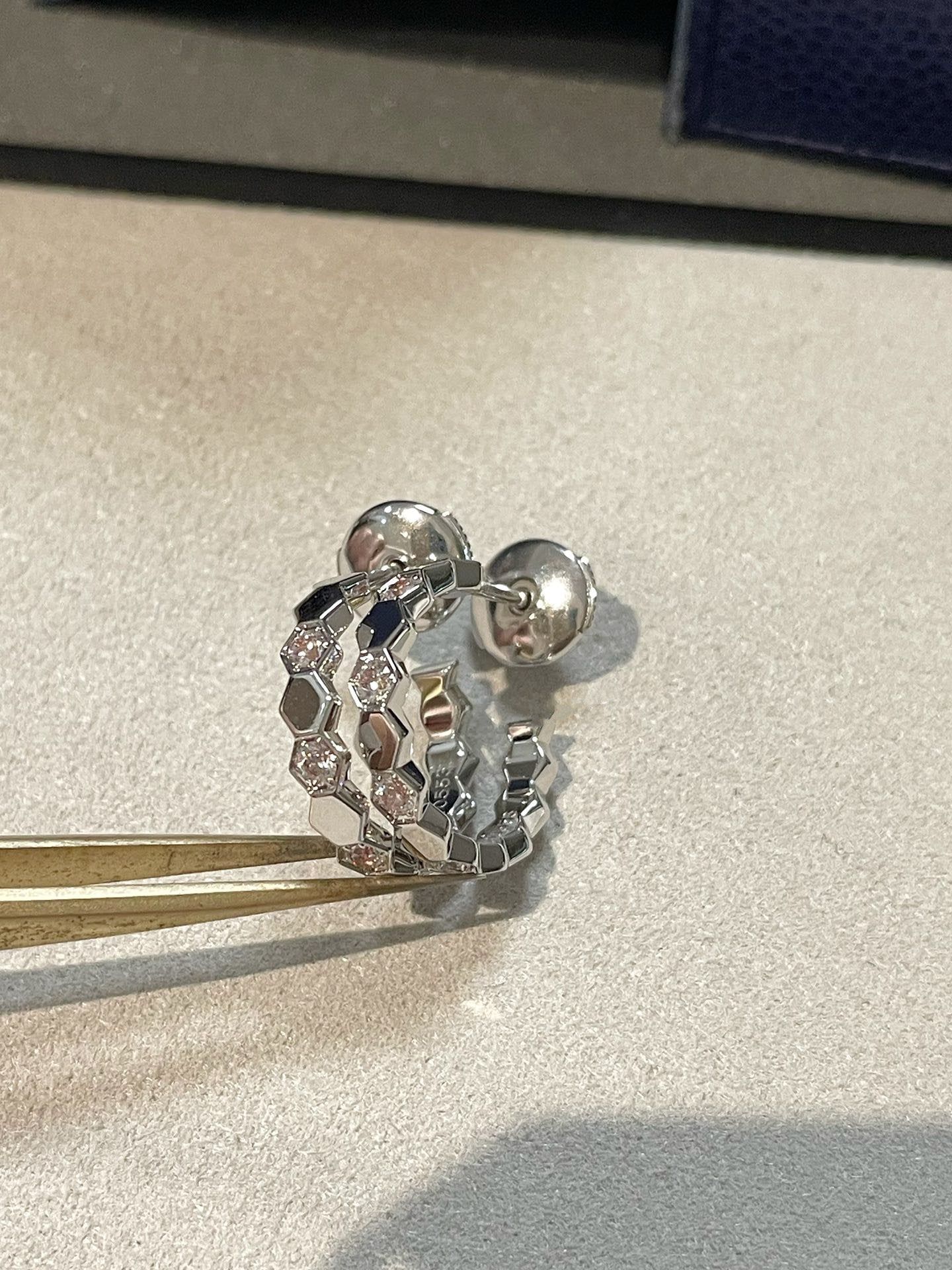 [LUXORA]Hollow Design Four-Leaf Clover Flower Shape Ring