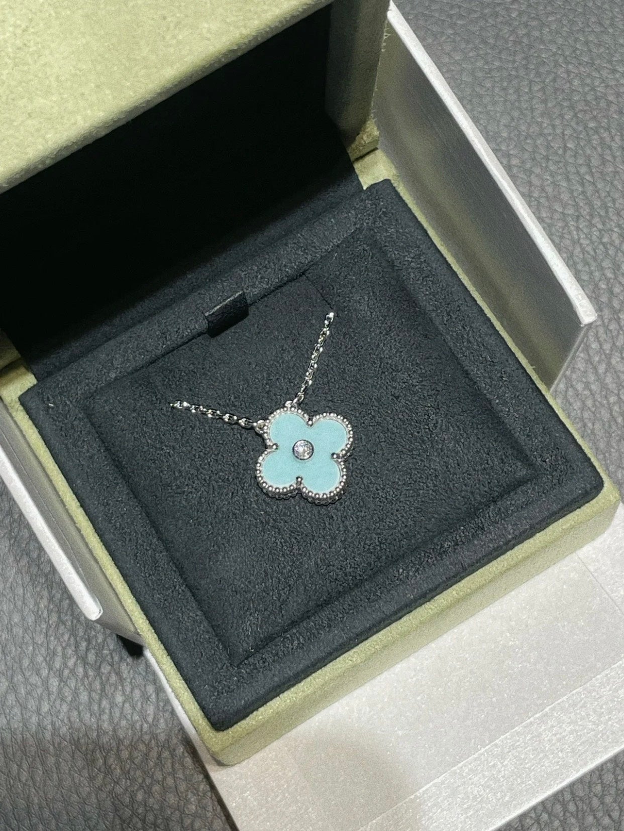 [LUXORA]CLOVER 1 DIAMOND LIGHT BLUE SILVER NECKLACE