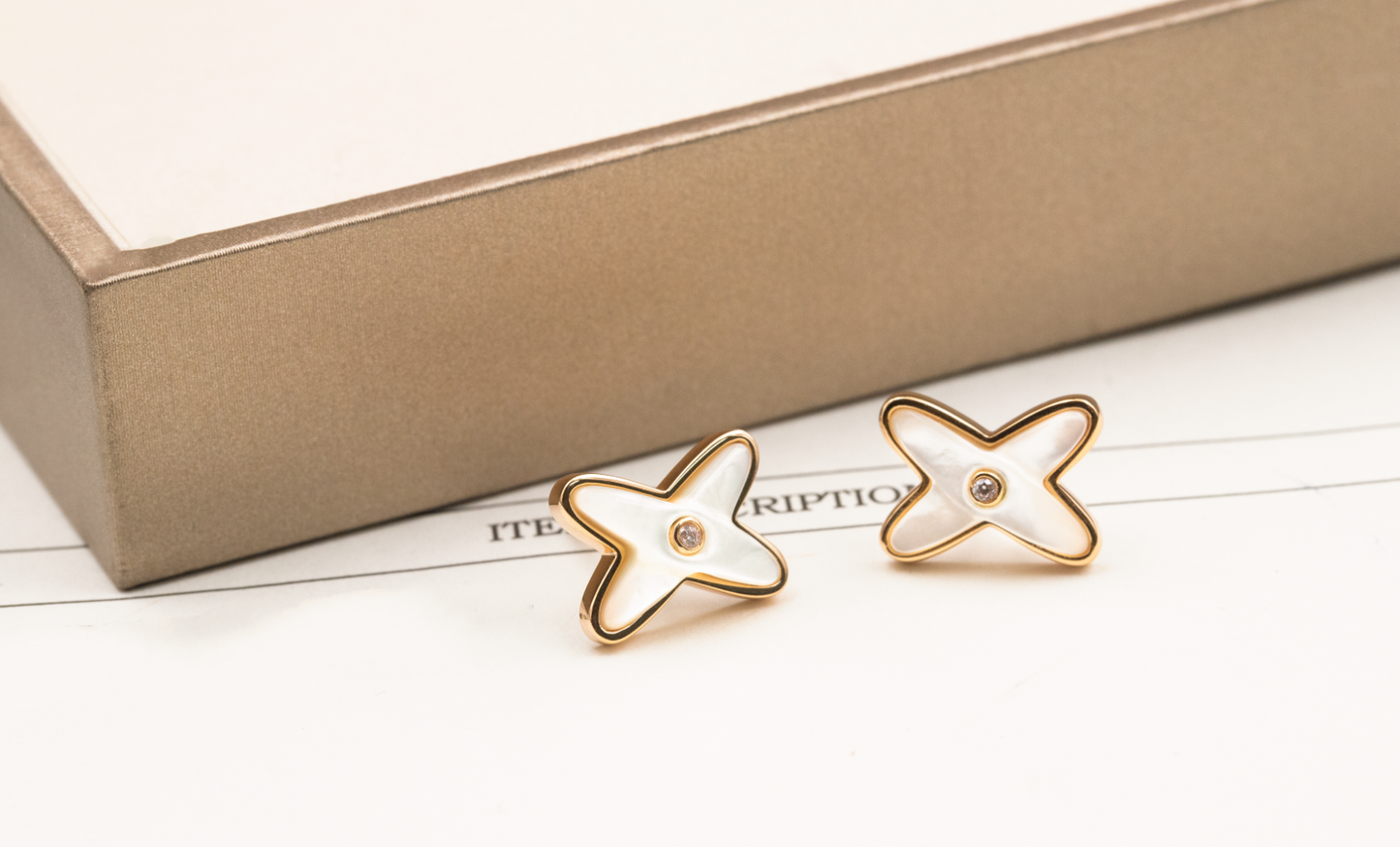 [LUXORA]JEUX DE WHITE MOP ROSE GOLD DIAMOND EARRINGS