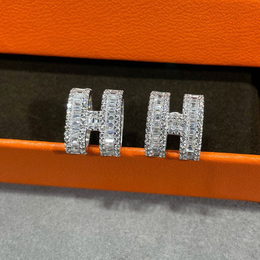 [LUXORA]H STUD EARRINGS WITH SILVER DIAMONDS